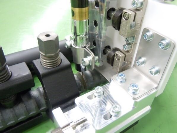 鉄筋自動溶接機　溶接部分